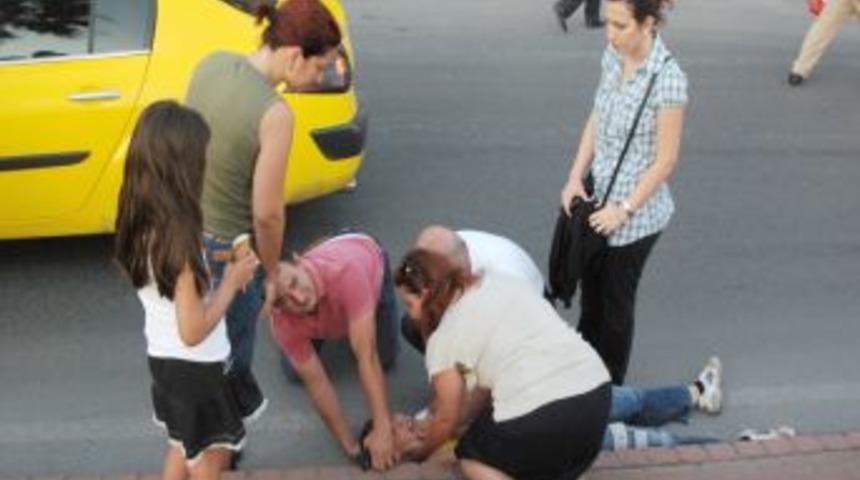 Bisikletle karşıdan karşıya ge&ccedil;erken otomobil &ccedil;arptı