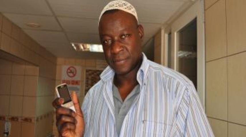 Tuvalet temizliğiyle ge&ccedil;inen m&uuml;lteci Profos&ouml;r: Bir iftarınızı Afrika'ya verin