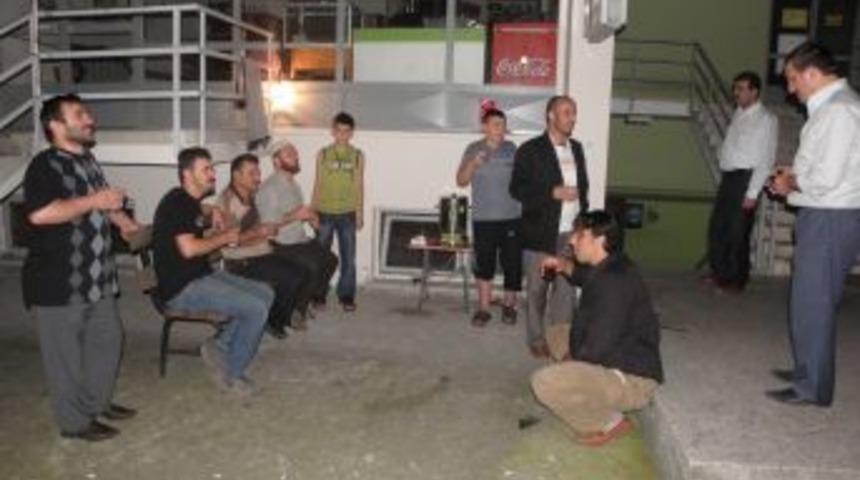 Of&rsquo;ta teravih &ouml;ncesi cemaate &ccedil;ay &uuml;cretsiz