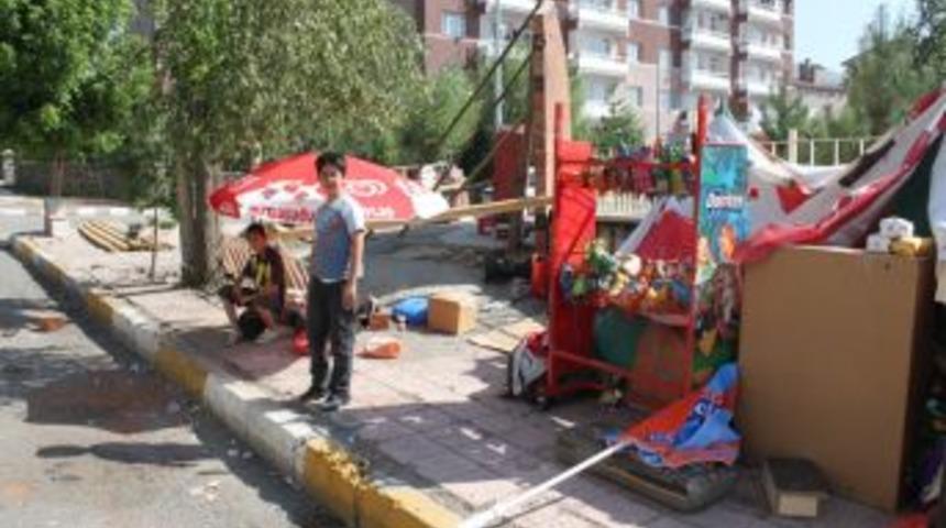 B&uuml;y&uuml;kşehir'in yıktırdığı b&uuml;feyi Paland&ouml;ken Belediyesi yeniden yaptırdı