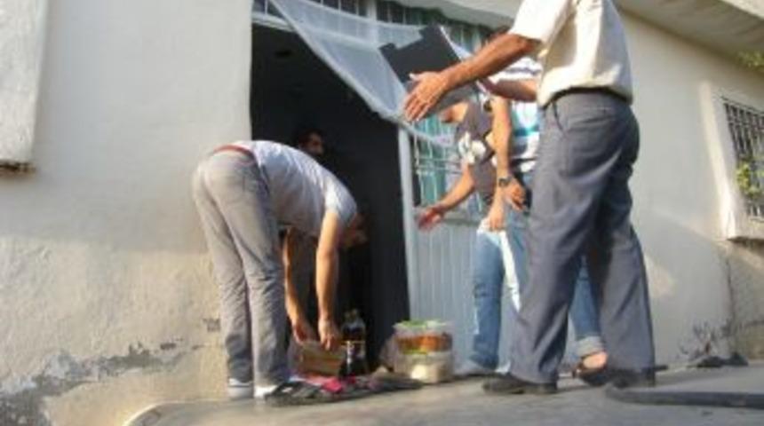 Silopi Kaymakamlığı iftar yemeğini evlere dağıtıyor