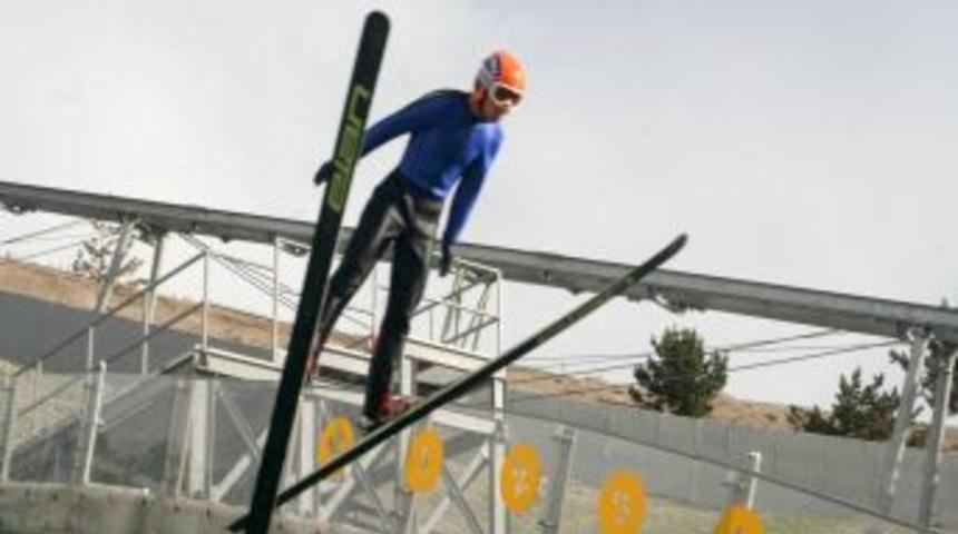 Kayakla atlamacılar T&uuml;rkiye'nin FIS puanını artırmak i&ccedil;in sahne alıyor