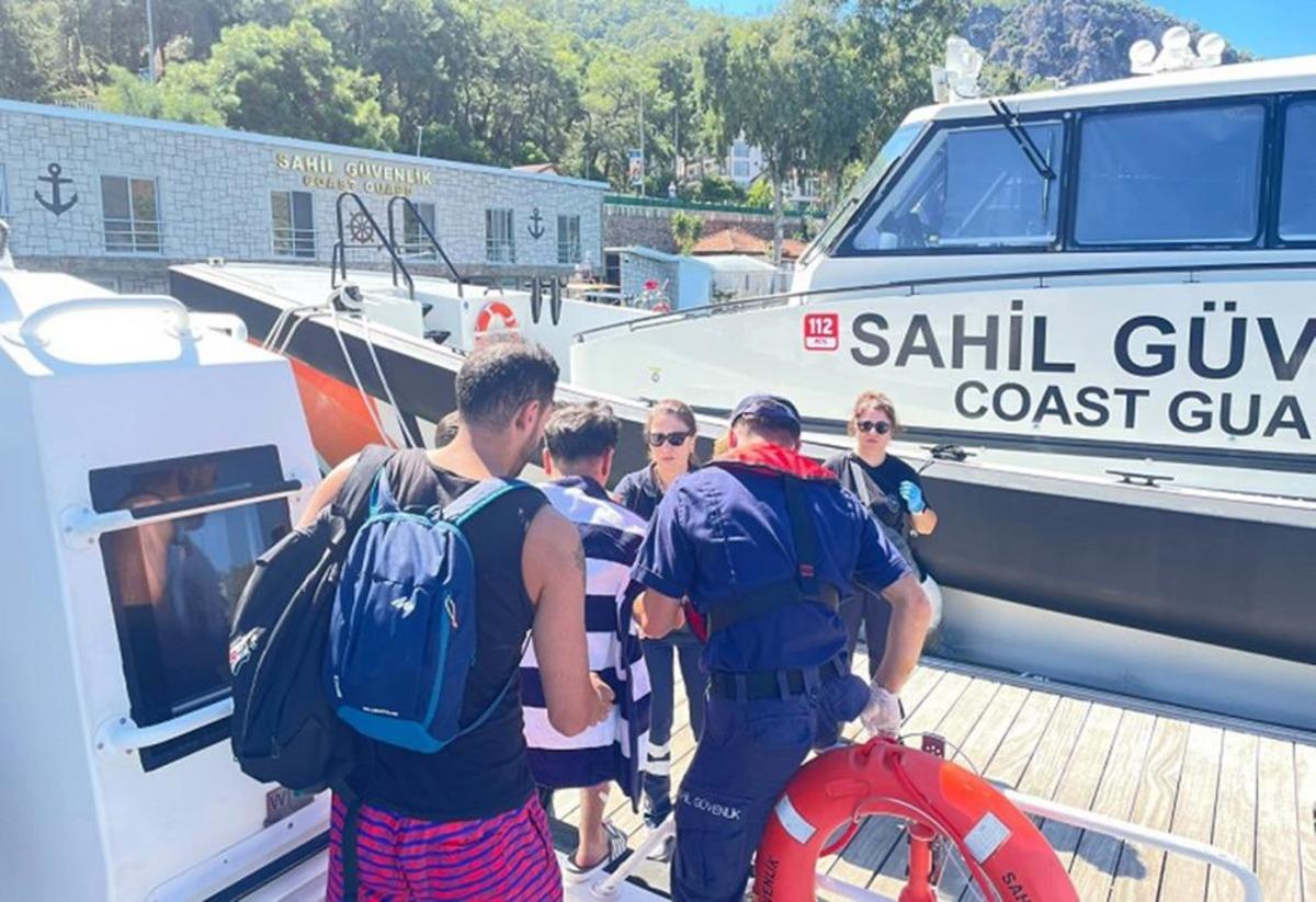 Fethiye de 2 vatandaşa denizden tıbbi tahliye gerçekleştirildi 1