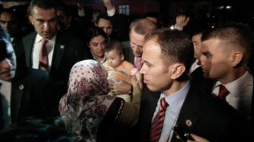 Başbakan Erdoğan, gecekondulara misafir oldu