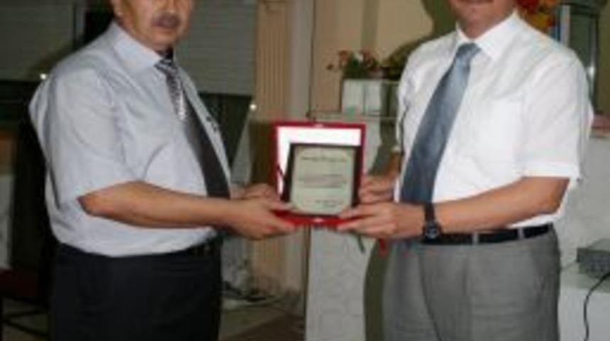 Bergama İl&ccedil;e M&uuml;ft&uuml;s&uuml; Canbey iftarda veda etti