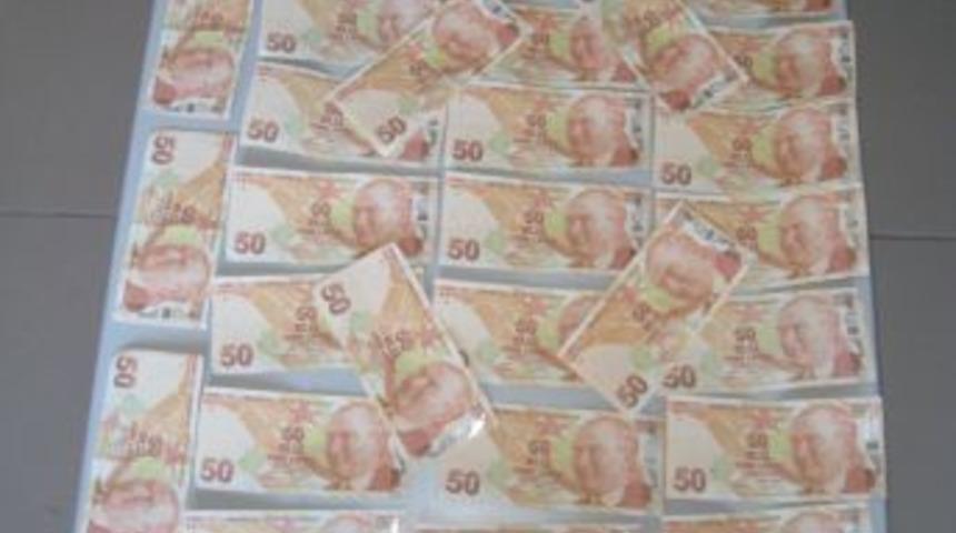 Piyasaya sahte para s&uuml;rmeye &ccedil;alışan iki kişi tutuklandı