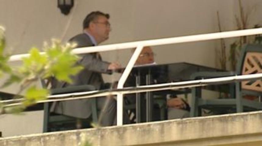 Hasan Iğsız adliyenin terasında