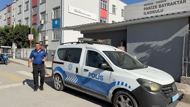 İlkokulda şoke eden olay: 1. sınıf &ouml;ğrencisinin &ccedil;antasından tabanca &ccedil;ıktı