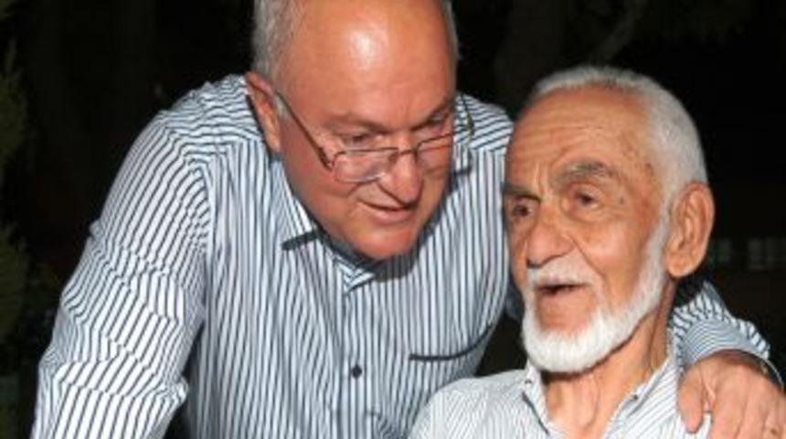 Denizli Valisi Erkmen huzurevinde iftar etti