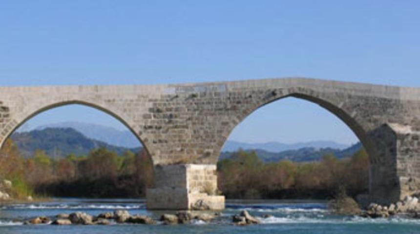 Mevsimlik iş&ccedil;i baba ve kız nehirde boğuldu