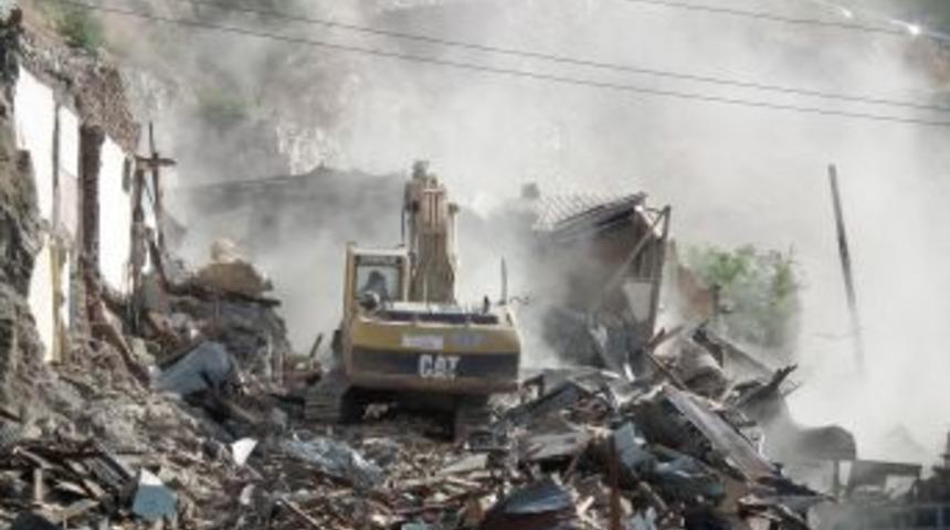 Bentderesi'ndeki gelenevden 7 ev daha yıkıldı