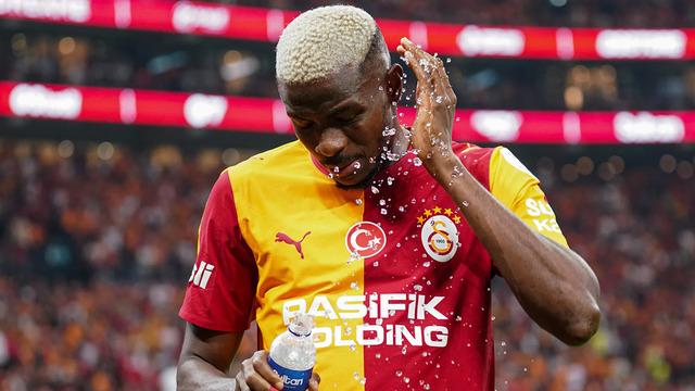 Galatasaray'da Victor Osimhen'in sahalara dönüş planı değişti! 