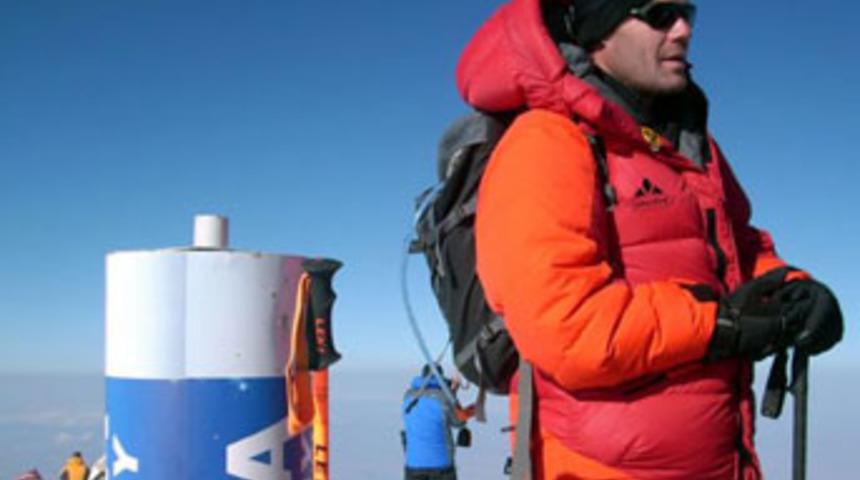 G&ouml;rme engelli Alman, Ağrı'nın zirvesinde