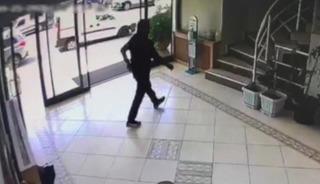 Beykoz'da sendika binasında silahla ateş a&ccedil;an ş&uuml;pheli yakalandı