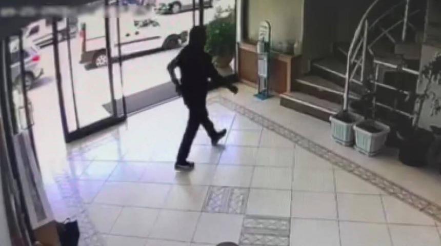Beykoz'da sendika binasında silahla ateş a&ccedil;an ş&uuml;pheli yakalandı