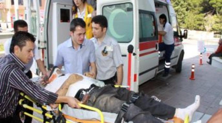 Burdur'da otob&uuml;s devrildi: 14 yaralı