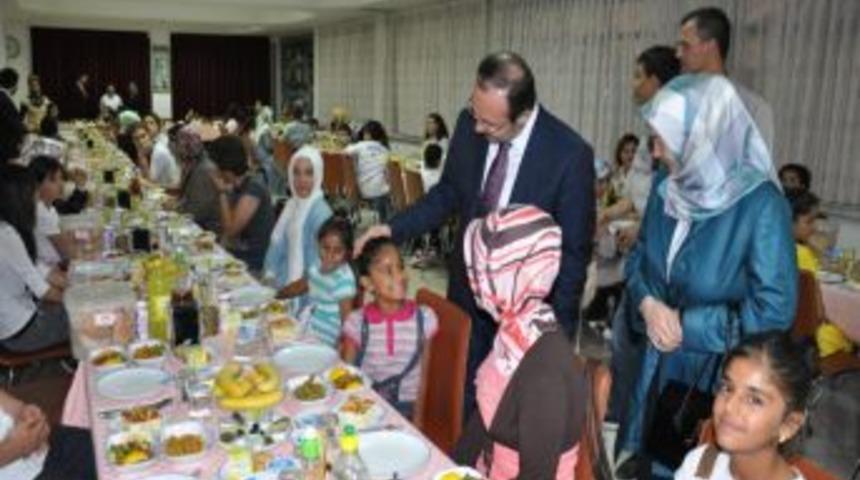 Diyanet İşleri Başkanı G&ouml;rmez, &ccedil;ocuklarla iftarda buluştu