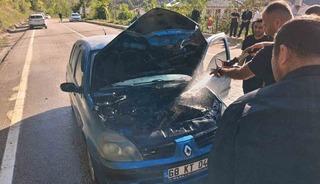 Kastamonu&rsquo;da seyir halindeki otomobilde &ccedil;ıkan yangını itfaiye s&ouml;nd&uuml;rd&uuml;