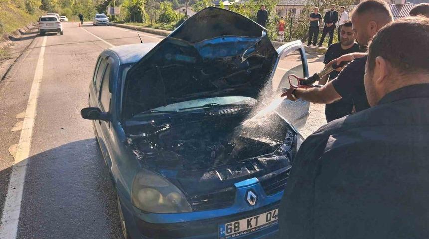 Kastamonu&rsquo;da seyir halindeki otomobilde &ccedil;ıkan yangını itfaiye s&ouml;nd&uuml;rd&uuml;