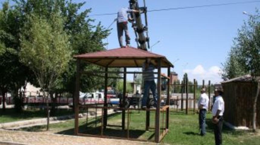 Aziziye Belediyesi, il&ccedil;eyi kent mobilyalarıyla donatacak