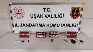 Uşak’ta jandarmadan uyuşturucu operasyonunda 4 kişi tutuklandı