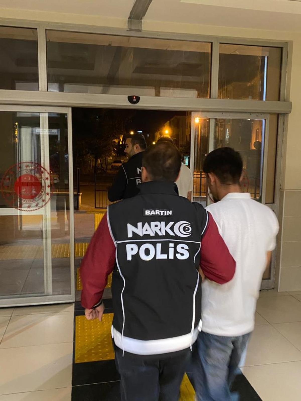 Bartın da uyuşturucu operasyonu: 8 gözaltı 2
