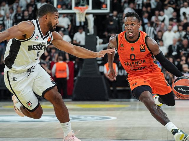 Beşiktaş - Valencia ma&ccedil;ında nefes kesen m&uuml;cadele!