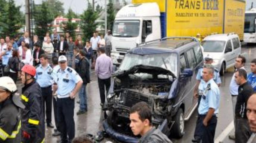 Kocaeli’nde zincirleme trafik kazası:21 yaralı