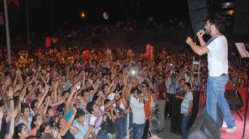 G&uuml;ney konserinde izdiham yaşandı