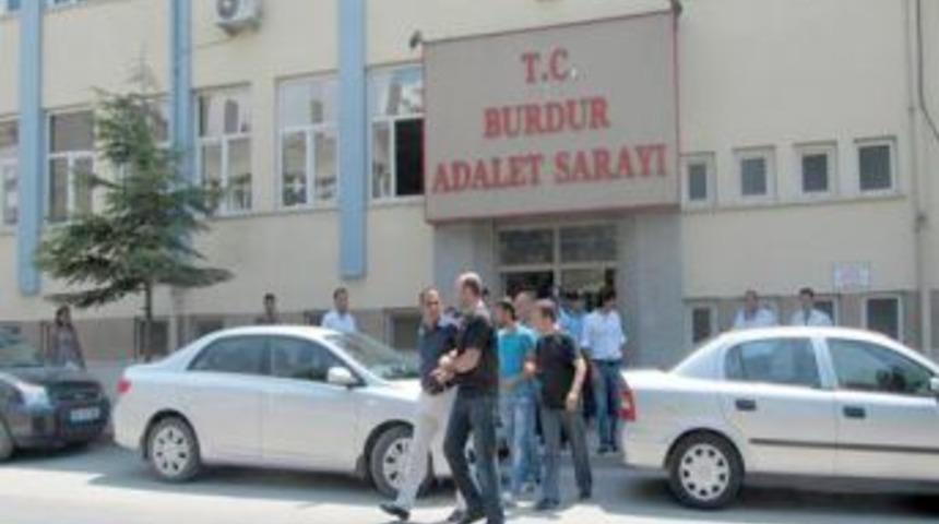 Burdur&rsquo;da esrar operasyonu: 3 kişi tutuklandı