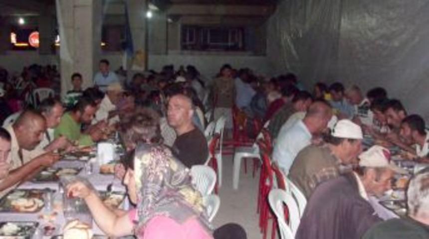 Kimse Yok Mu, herg&uuml;n 700 kişiye iftar veriyor