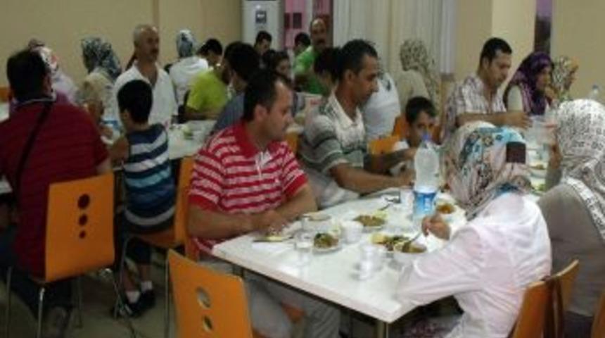 &Ouml;zel Burak İlk&ouml;ğretim Okulu, velileri ve &ouml;ğrencileri iftarda buluşturdu