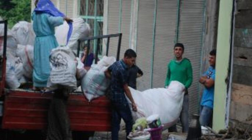 Fındık hasadı gecikince zor durumda kalan mevsimlik iş&ccedil;iler, yardım bekliyor