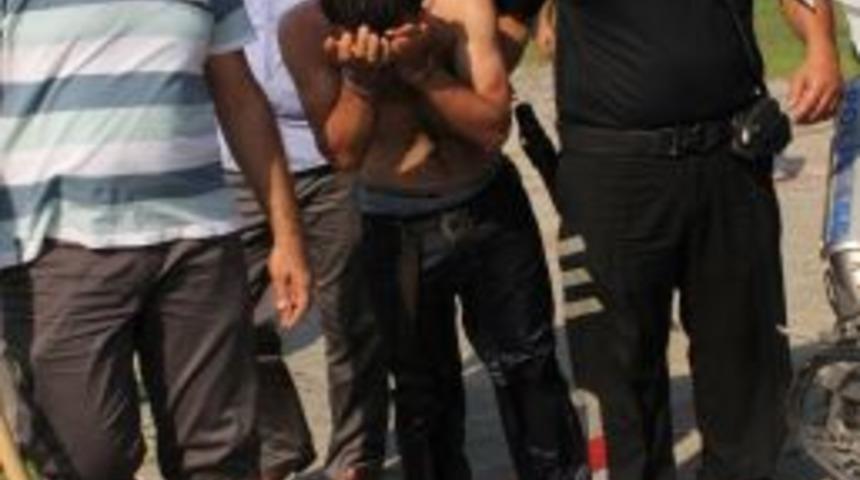 Kimlik soran polisten ka&ccedil;mak i&ccedil;in nehire atladı