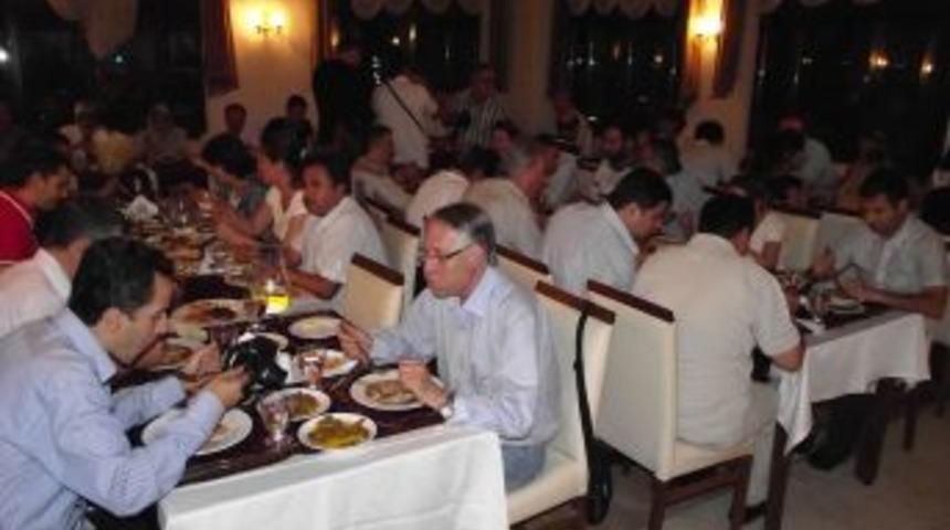 Edremit Belediyesi'nden basına iftar yemeği