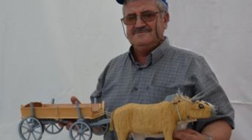 &Ccedil;akısıyla ağa&ccedil; k&uuml;t&uuml;klerini sanat eserine &ccedil;eviriyor