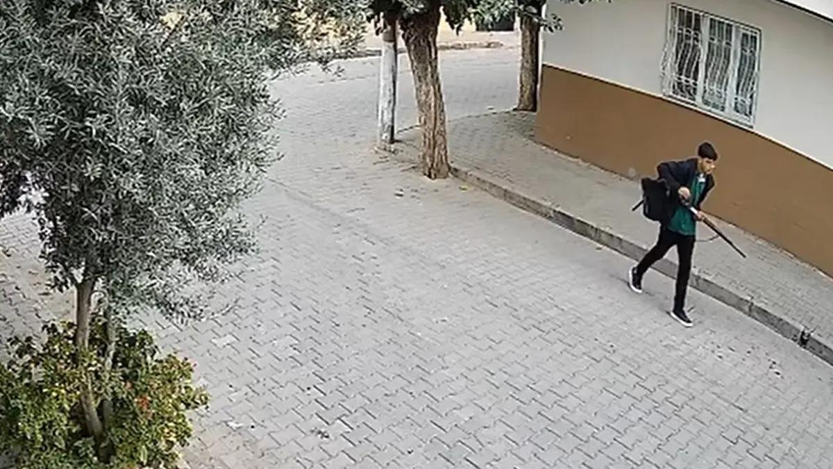 Manisa da okul &ouml;n&uuml;ndeki silahlı saldırıyla ilgili 7 kişi tutuklandı: Annesi, babası, dedesi, fişekleri satın aldığı yerin sahibi... 1