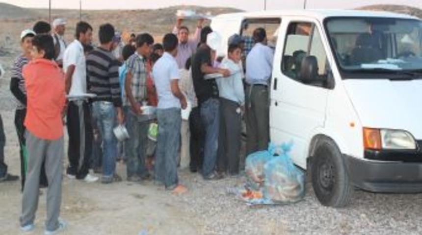 POLİAD mevsimlik tarım iş&ccedil;ilerine iftar yemeği verdi