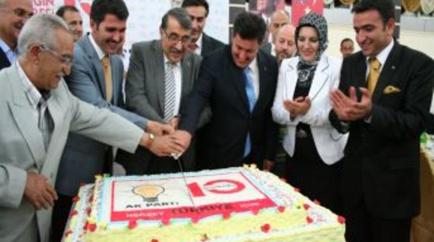 AK Parti'nin 10. yılına iftarlı kutlama