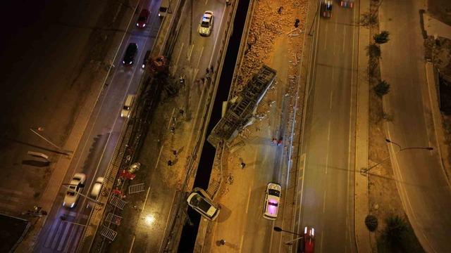 Afyonkarahisar&rsquo;da tır ile otomobiller &ccedil;arpıştı: 1 &ouml;l&uuml;, 7 yaralı 1