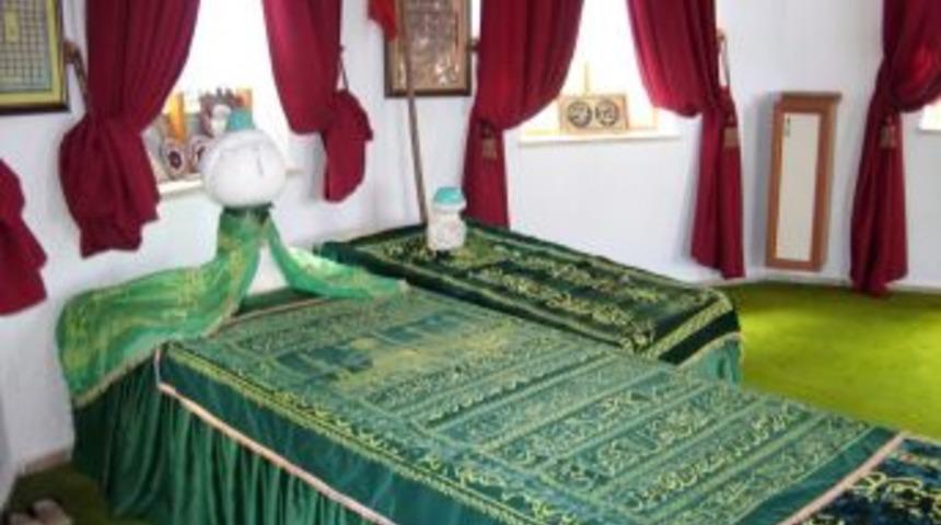 &Uuml;nl&uuml; Sel&ccedil;uklu komutanı Server Gazi&rsquo;nin t&uuml;rbesi d&uuml;zenleniyor