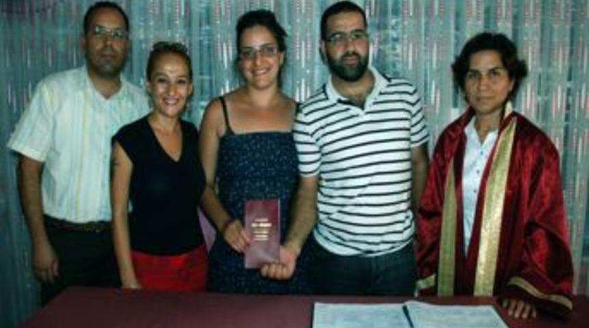 Tatile gelen L&uuml;bnanlı &ccedil;ift Silifke&rsquo;de evlendi