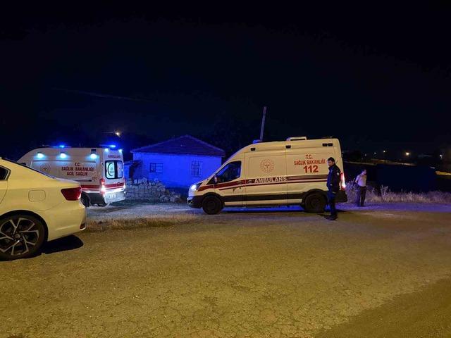 Kayseri&rsquo;de ağabey-kardeş arası bı&ccedil;aklı kavga: 2 yaralı 3