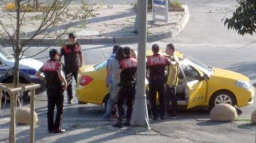 Polis, Fenerbah&ccedil;elileri otel &ouml;n&uuml;nden uzaklaştırdı