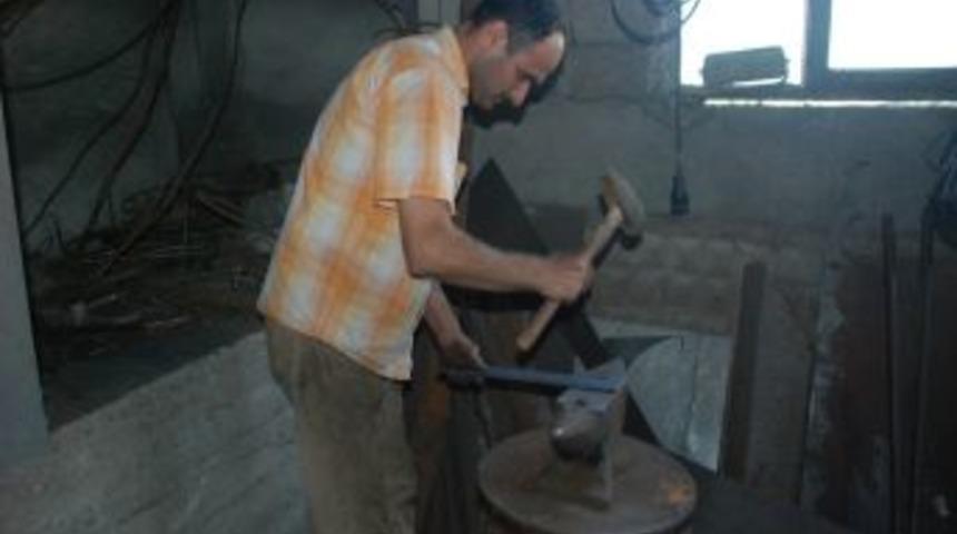 Usta ama okuma yazma bilmediği i&ccedil;in d&uuml;kkan a&ccedil;amıyor