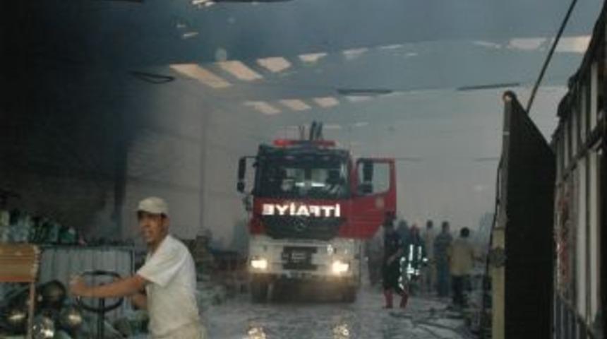 Gaziantep'te boya fabrikası yangını: 1&rsquo;i ağır 3 iş&ccedil;i yaralı