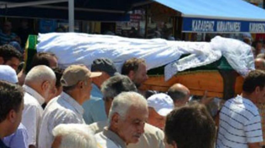 Gelinliğiyle toprağa verildi