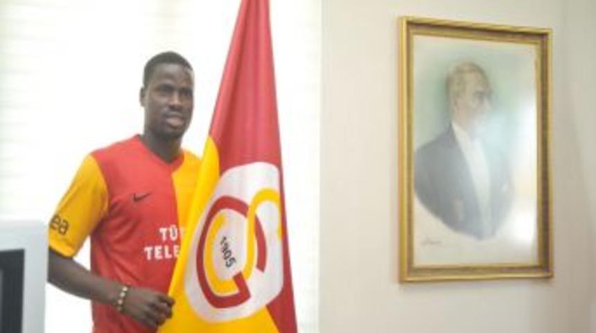 Emmanuel Eboue Galatasaray'a 4 yıllık imza attı