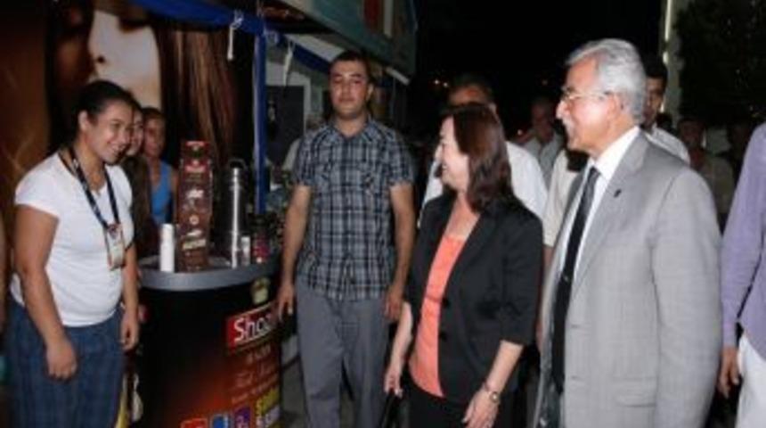 Adana B&uuml;y&uuml;kşehir Belediyesinin Ramazan etkinlikleri yoğun ilgi g&ouml;r&uuml;yor