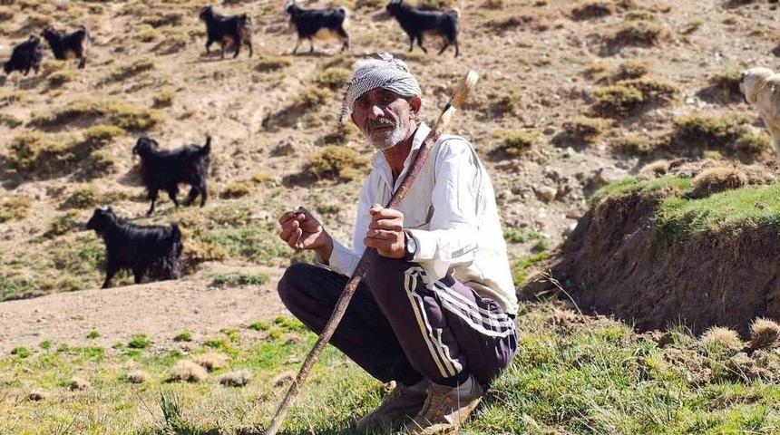 Bursa&rsquo;dan k&ouml;y&uuml;ne d&ouml;nd&uuml;, hayvancılıkla ge&ccedil;imini sağlıyor